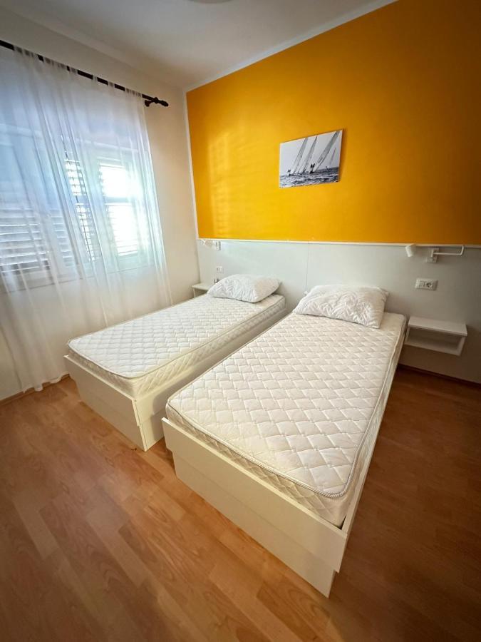 Apartments With A Parking Space Mali Lošinj Esterno foto